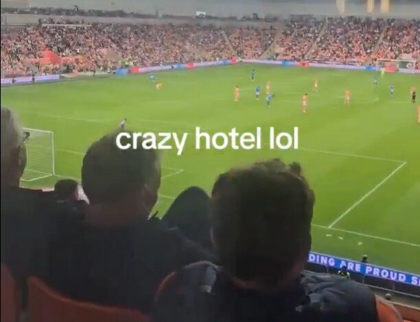 Hotel dentro de estádio de futebol viraliza com vista inusitada da janela dos quartos; VÍDEO