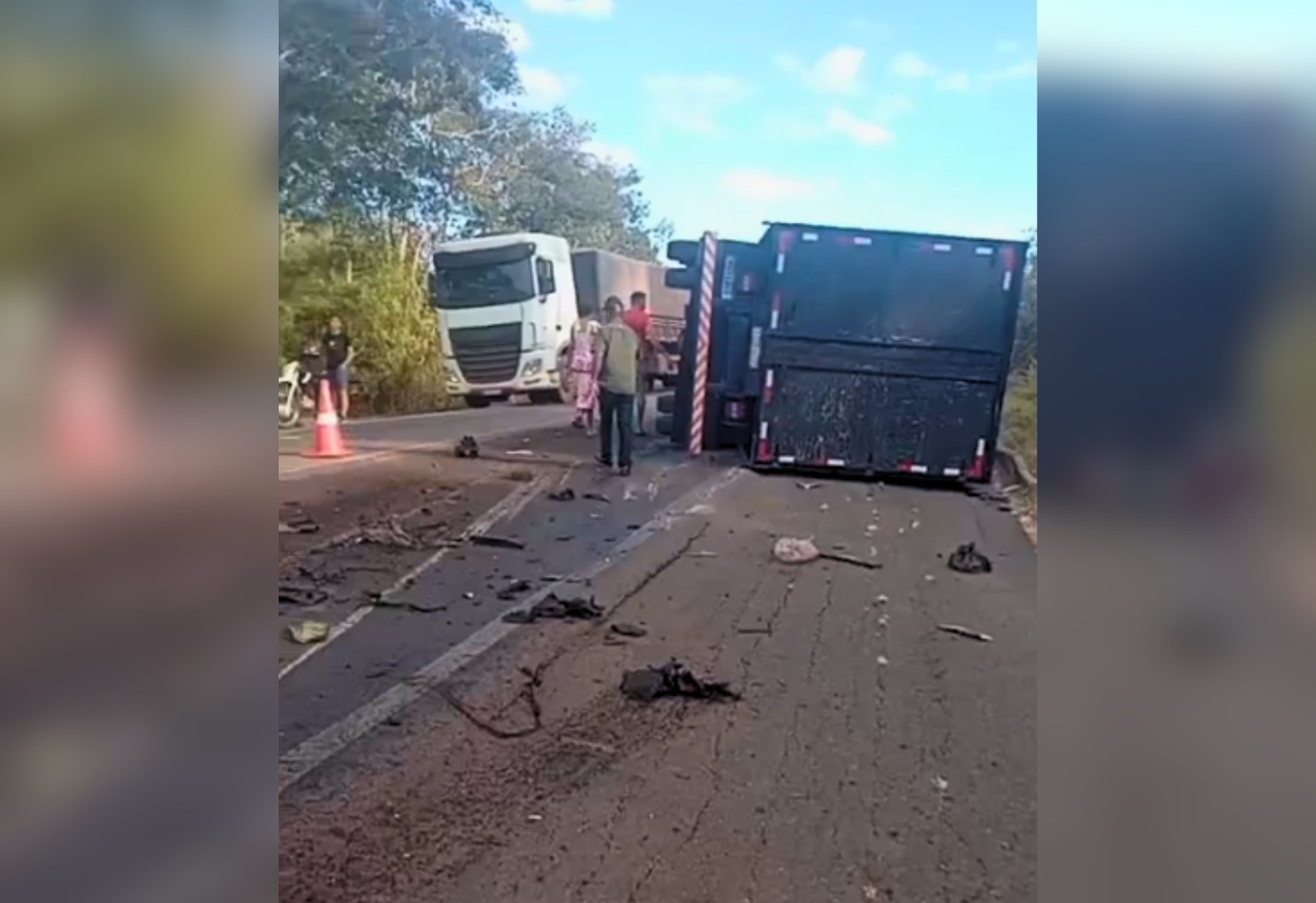 motorista-de-74-anos-morre-em-acidente-entre-caminhonete-e-caminhao-na-br-153