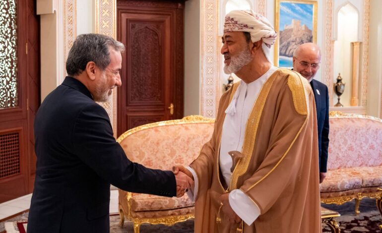 ira-e-oma-avancam-com-planos-para-cobrar-por-passagem-no-estreito-de-hormuz