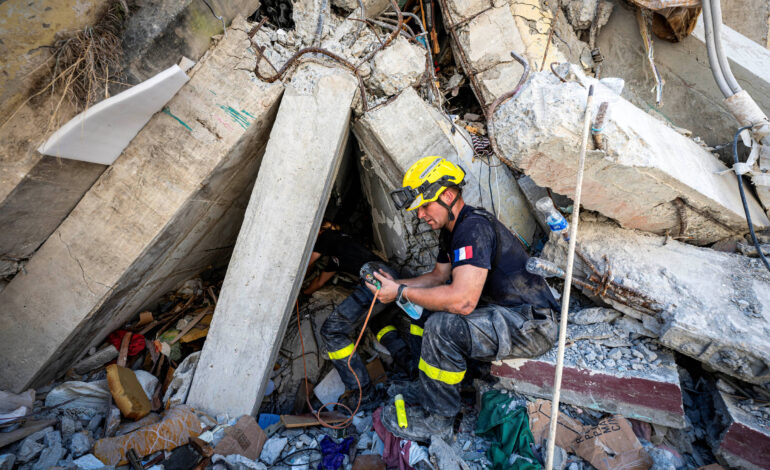Sobe para 1.719 o número de mortos na Venezuela após terremotos