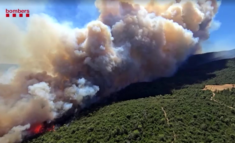 incendio-florestal-atinge-costa-brava-e-leva-a-confinamento-de-cidades-turisticas-na-espanha