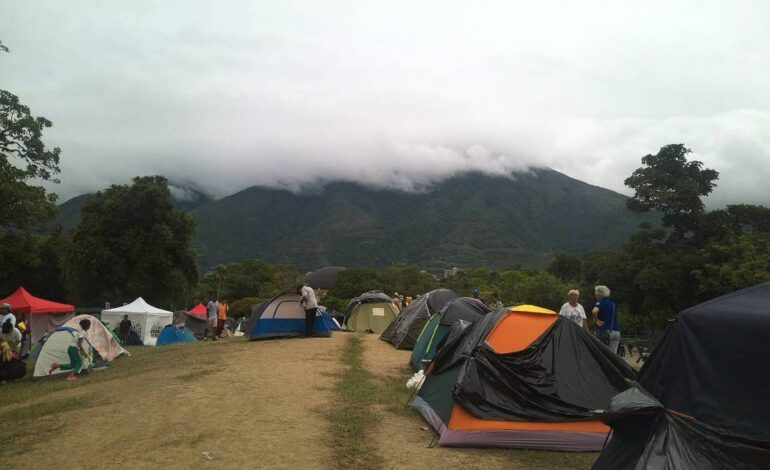 caracas-vive-dividida-entre-normalidade-e-vidas-arruinadas-por-terremotos