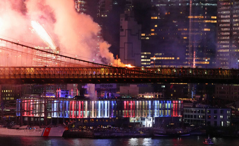 ponte-do-brooklyn-pega-fogo-brevemente-em-show-de-fogos-dos-250-anos-dos-eua