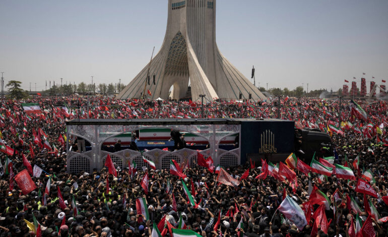 Cortejo fúnebre de Ali Khamenei reúne multidão em Teerã sob ameaças contra Trump e Israel