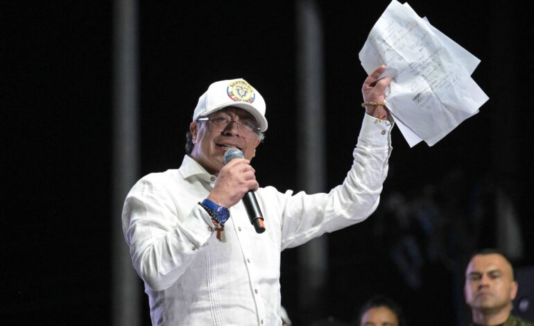 Petro diz que não reconhece presidente eleito da Colômbia e convoca manifestações