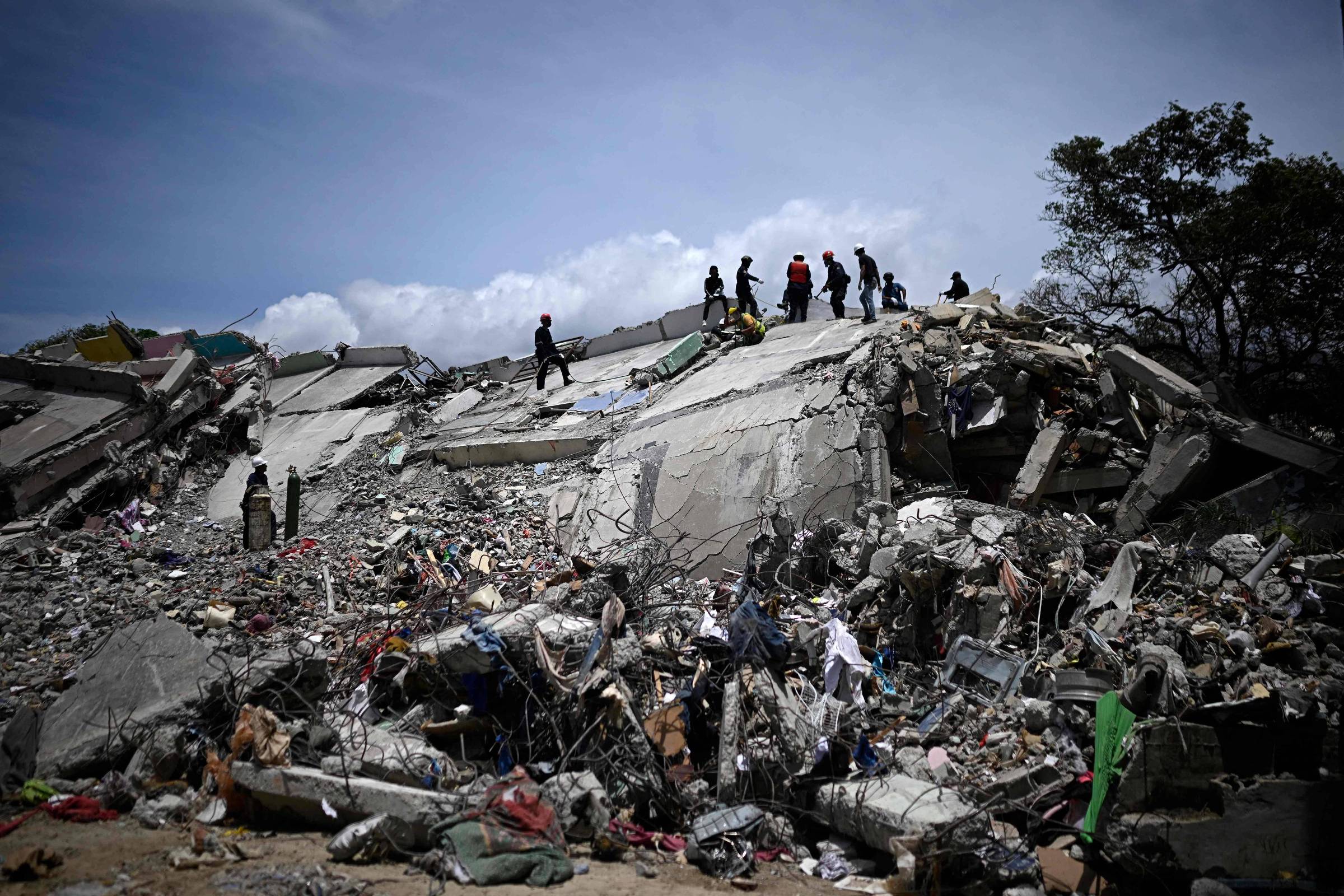 Número de mortos por terremotos na Venezuela chega a 3.811, diz regime