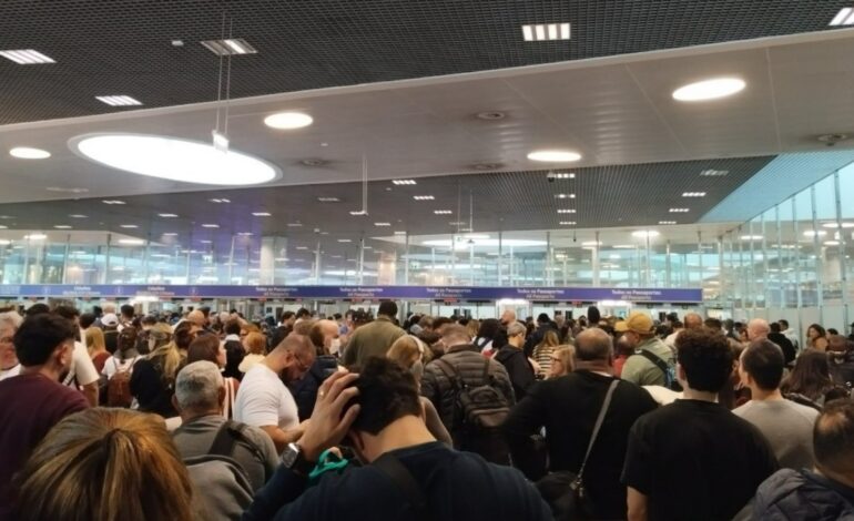 novo-controle-de-passaportes-provoca-filas-de-ate-5-horas-em-aeroportos-da-europa