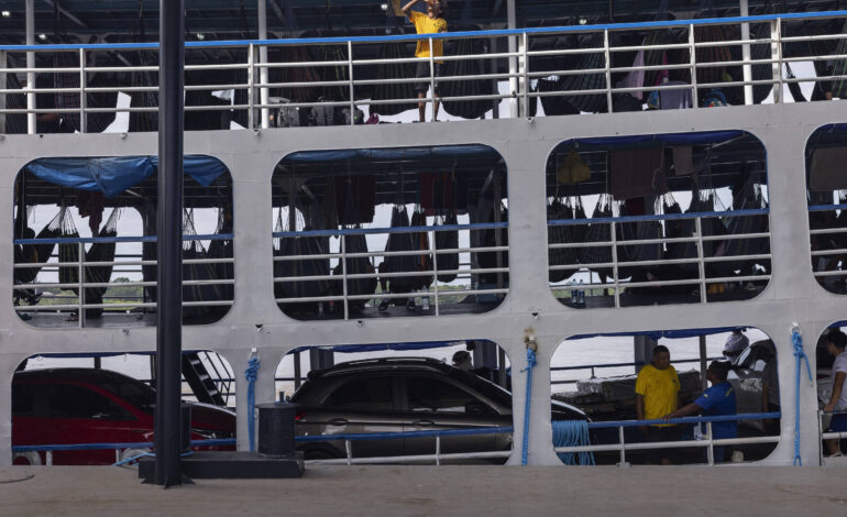 Exploração de migrantes de Cuba tem ‘pirateiros’, movimentação milionária e abandono em estrada