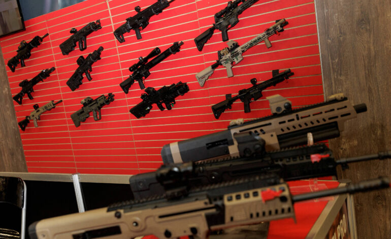 Governo Trump propõe revogar regulamentações e facilitar posse de armas de fogo nos EUA
