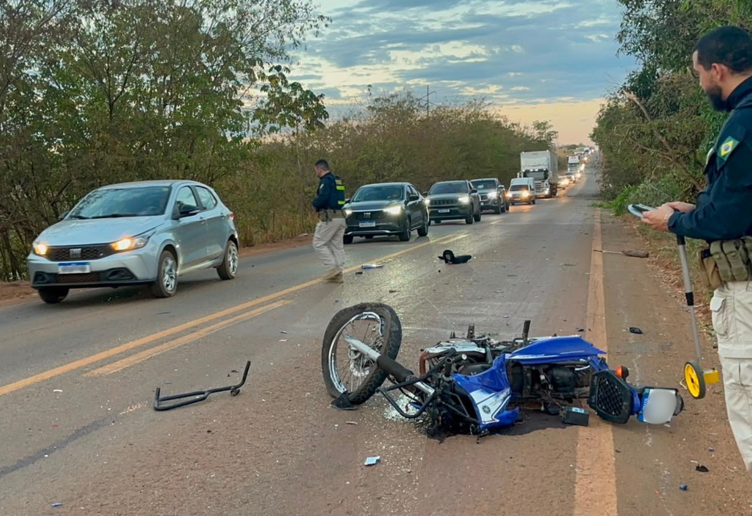 motociclista-morre-apos-bater-em-caminhao-na-br-010
