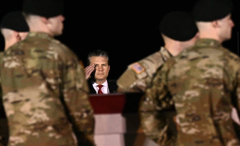 Secretário de Trump anuncia teste obrigatório de testosterona para militares, incluindo mulheres