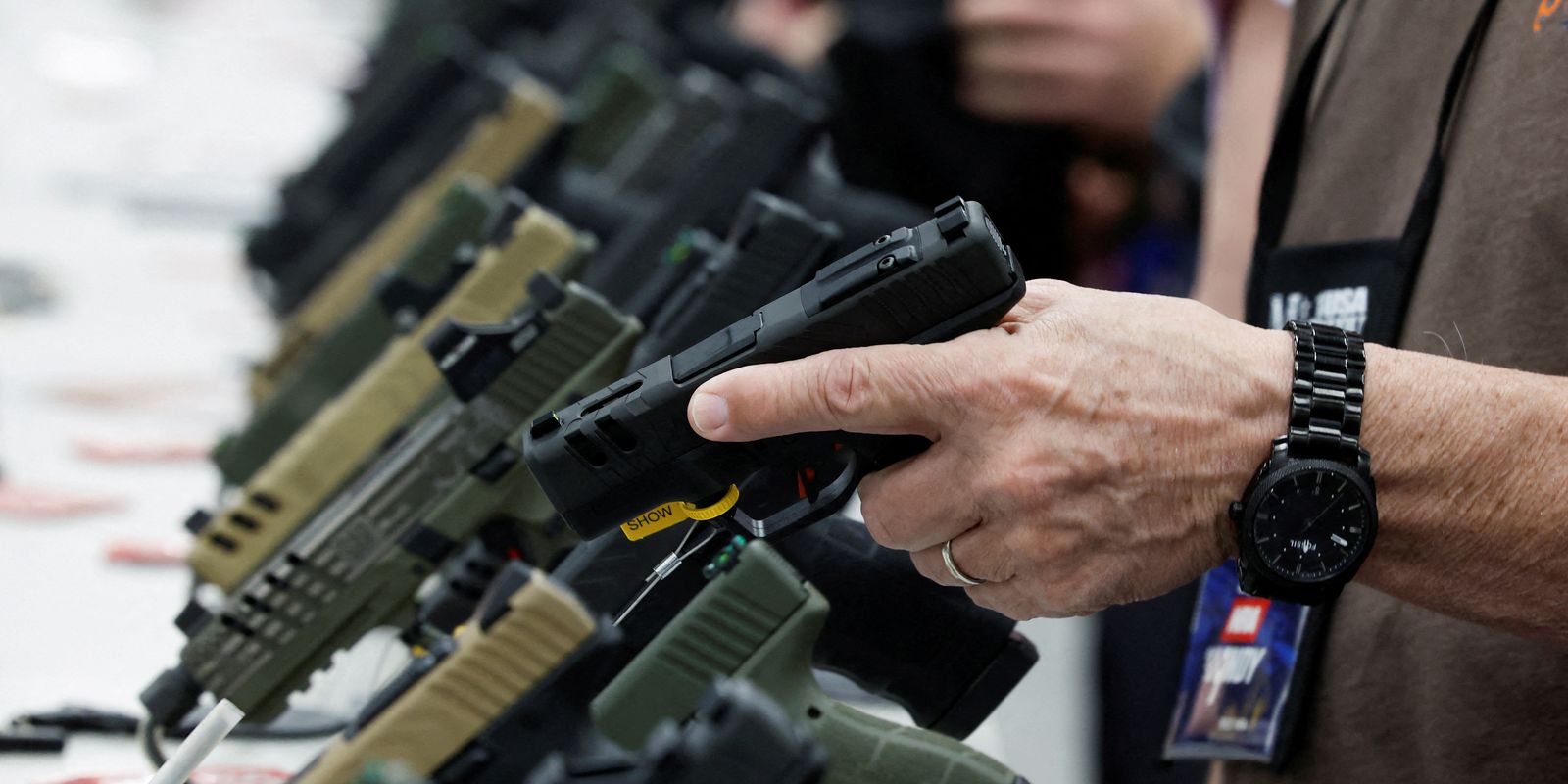 Ações pró-armas de Trump devem favorecer facções criminosas no Brasil