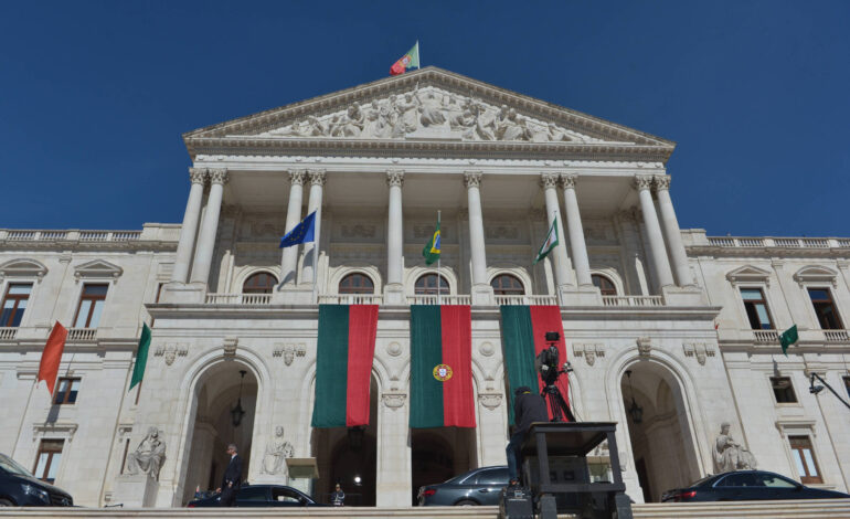 parlamento-de-portugal-aprova-lei-que-proibe-uso-de-burca-em-locais-publicos