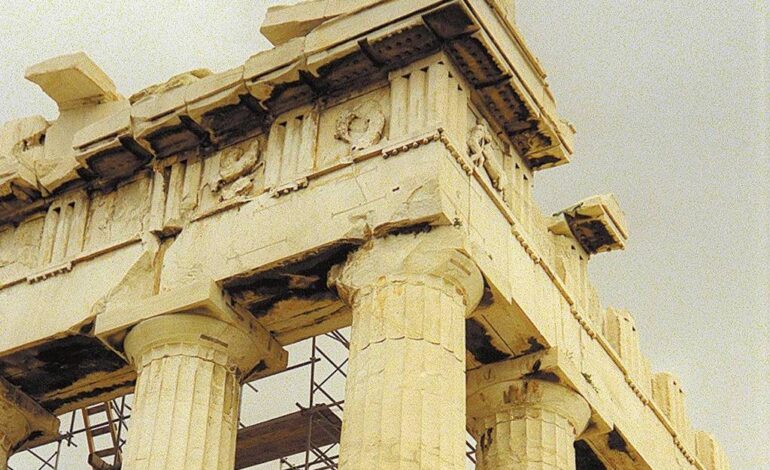 Casal de turistas americanos é atacado com faca na acrópole de Atenas