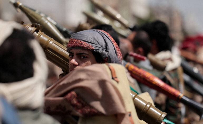 Arábia Saudita bombardeia houthis no Iêmen após ataque dos rebeldes a navios