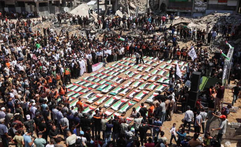 palestinos-fazem-funeral-de-112-pessoas-da-mesma-familia-mortas-por-ataques-de-israel-em-2023