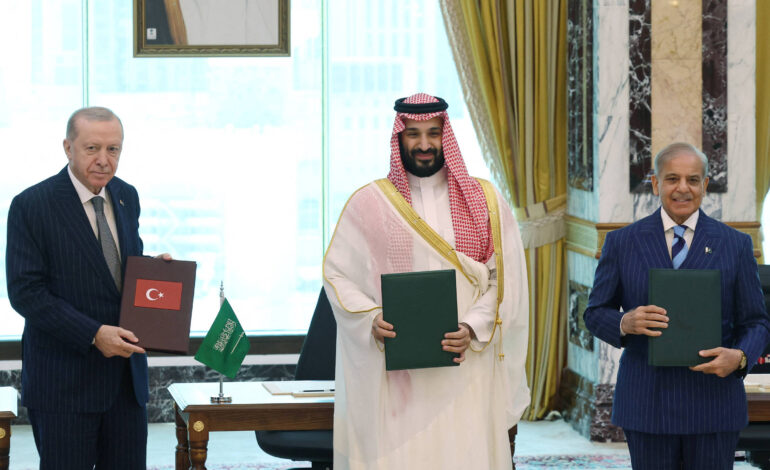 Arábia Saudita, Turquia e Paquistão assinam pacto militar