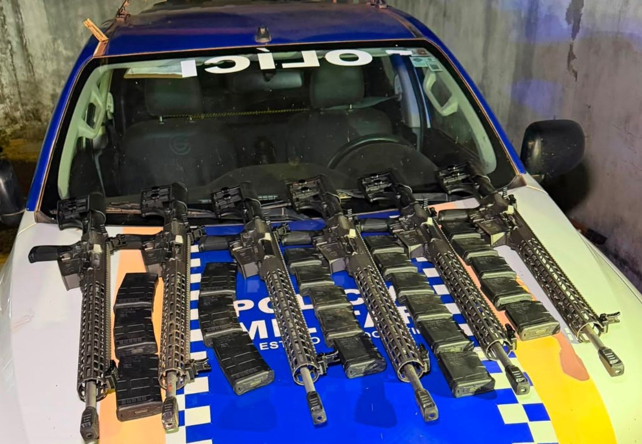 fuzis-sao-encontrados-dentro-de-carro-apos-capotamento-no-to