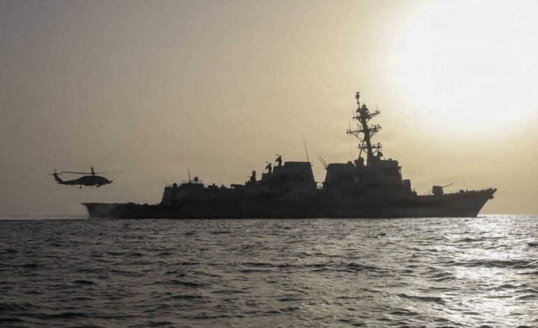 eua-atacam-com-misseis-navio-perto-do-ira;-houthis-matam-4