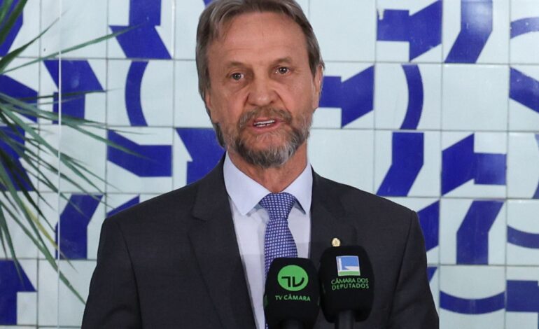 lider-do-pt-passa-mal-e-camara-suspende-votacoes