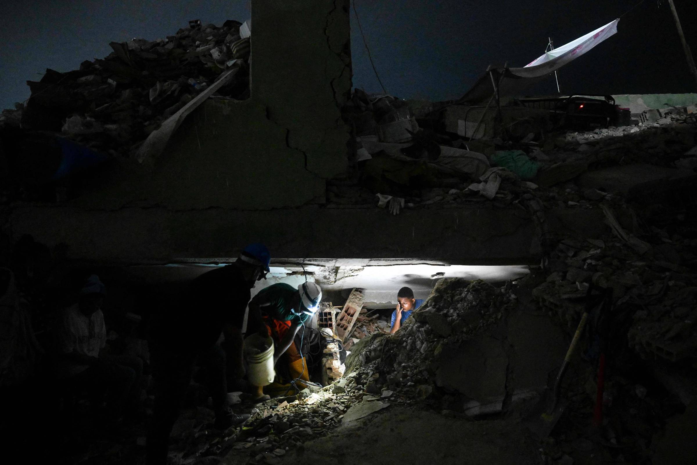 Quase 2 meses após terremotos, Venezuela não sabe número de desaparecidos