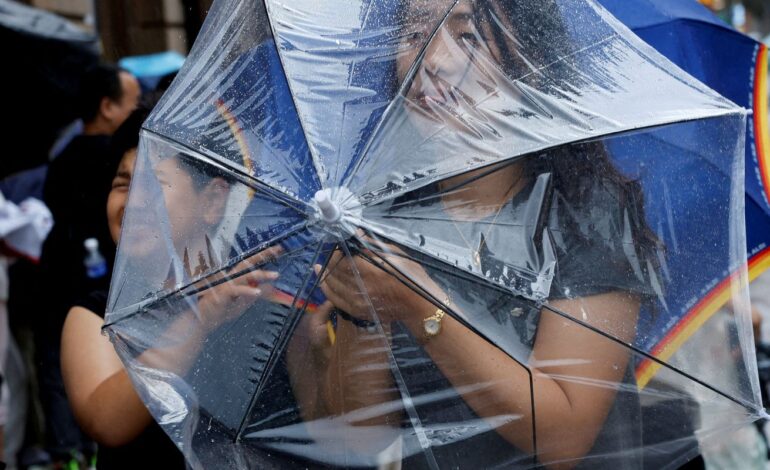 Chuva forte atinge Pequim durante passagem do tufão Dolphin