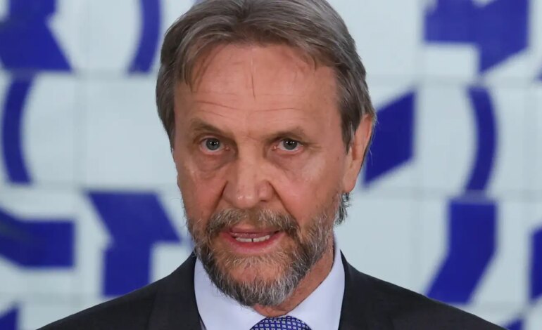 Após AVC isquêmico, líder do PT na Câmara continua internado