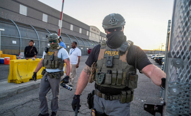 Governo Trump planeja equipar agentes do ICE com luvas de choque para ações contra imigrantes