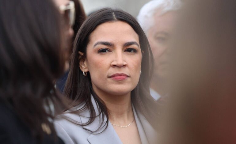 Alexandria Ocasio-Cortez decide congelar óvulos enquanto hesita sobre candidatura à Presidência