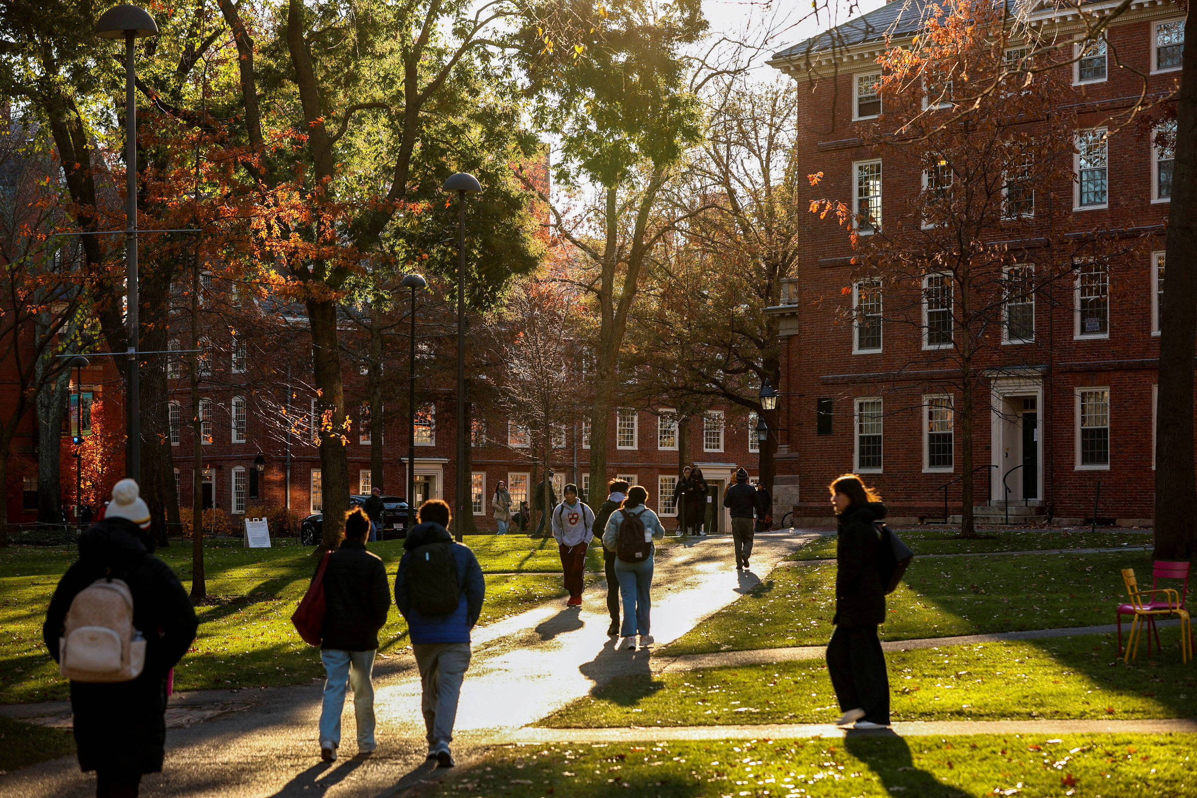 Juiz dos EUA rejeita ação do governo Trump contra Harvard por antissemitismo