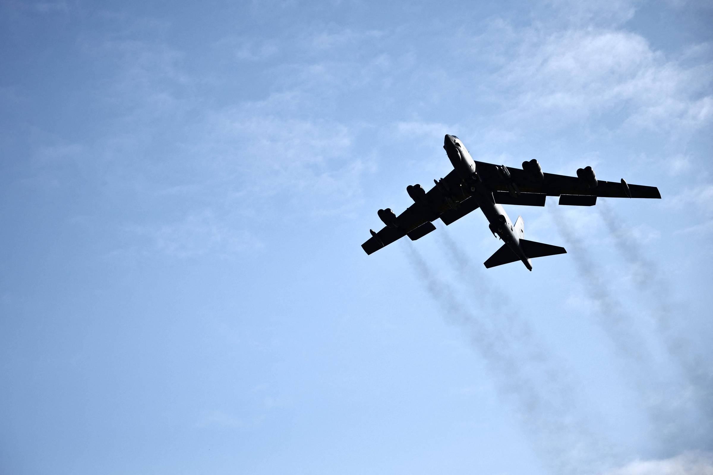 Demonstração de força militar dos EUA perto do Brasil é adiada