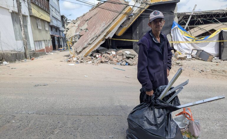 apos-terremoto,-moradores-na-colombia-reviram-escombros-em-busca-de-metal-para-vender