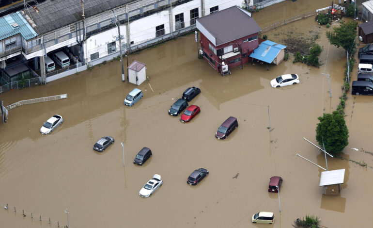 chuvas-matam-9-no-japao,-inundam-casas-e-desabrigam-centenas