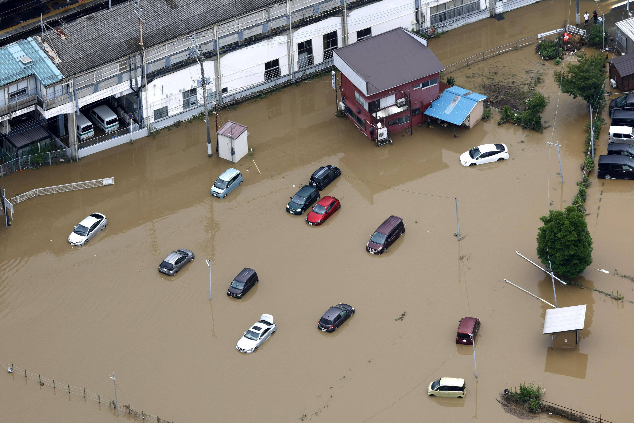 Chuvas matam 9 no Japão, inundam casas e desabrigam centenas