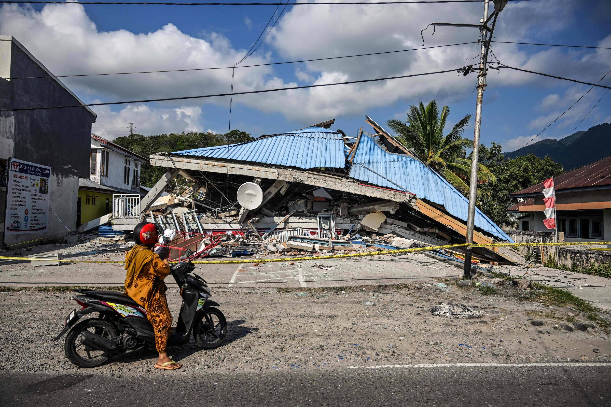 Sobe para 53 o número de mortos após terremoto na Indonésia