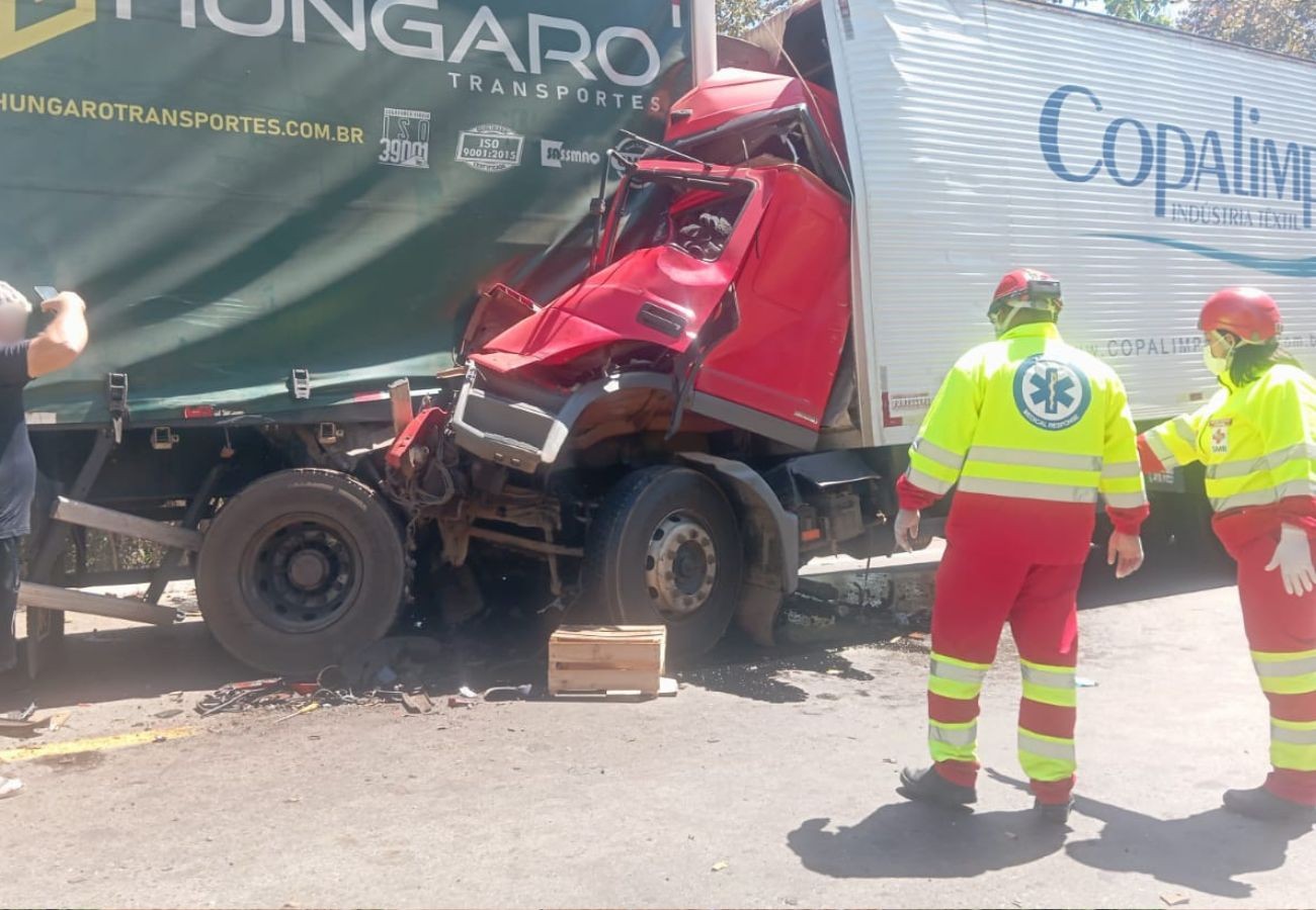 Acidente entre caminhões deixa três mortos na BR-153