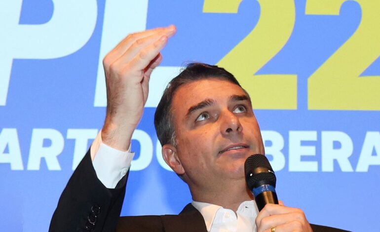 filho-mais-velho-de-bolsonaro,-flavio-disputa-a-presidencia-pelo-pl