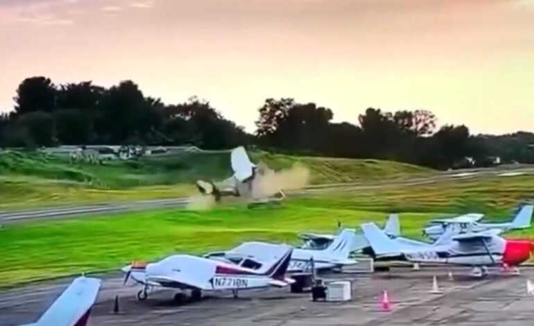 piloto-morre-apos-choque-de-aviao-com-helicoptero-da-policia-nos-estados-unidos