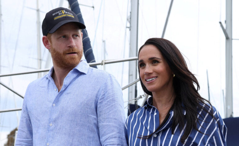 Retorno de Harry e Meghan ao Reino Unido reacende tensão na monarquia