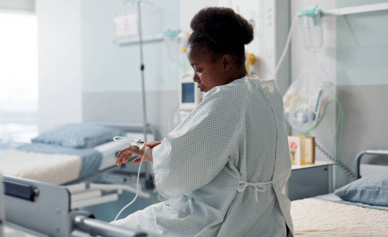Inglaterra reconhece misoginia médica como falha estrutural do sistema de saúde
