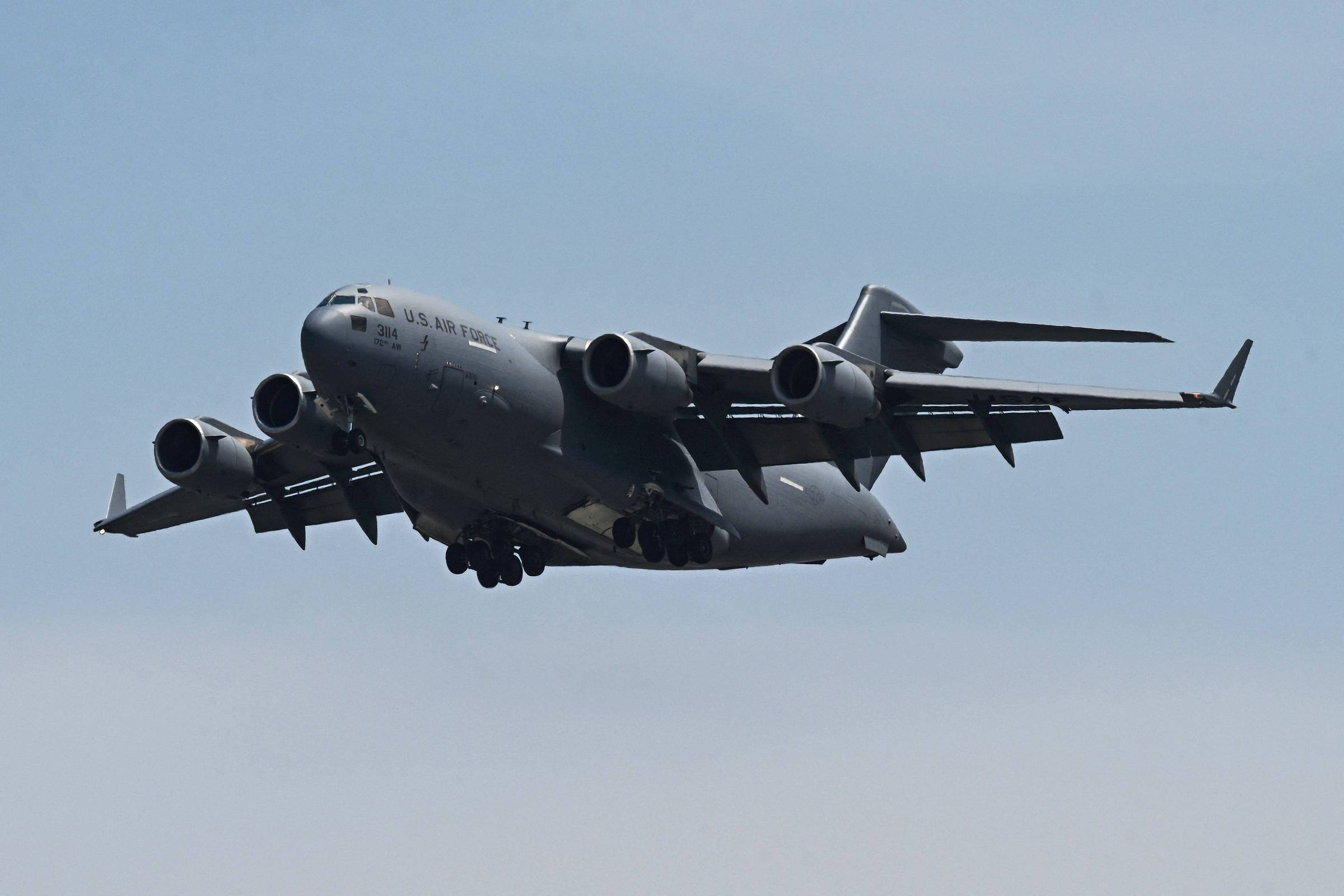 Avião militar dos EUA faz voo misterioso até Moscou
