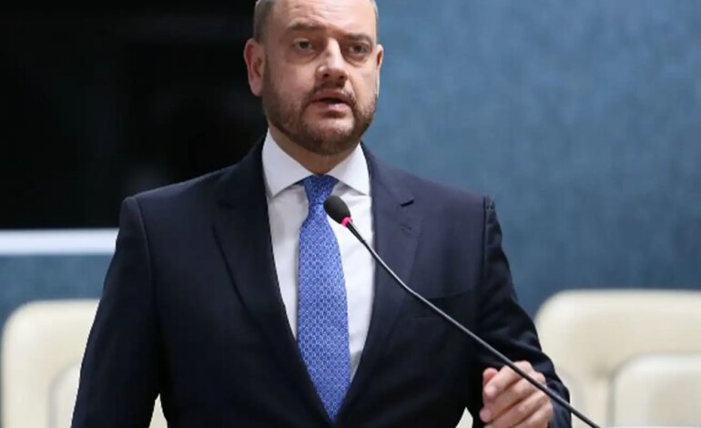 rio-exonera-6,1-mil-comissionados-e-preve-economia-de-r$-221-milhoes