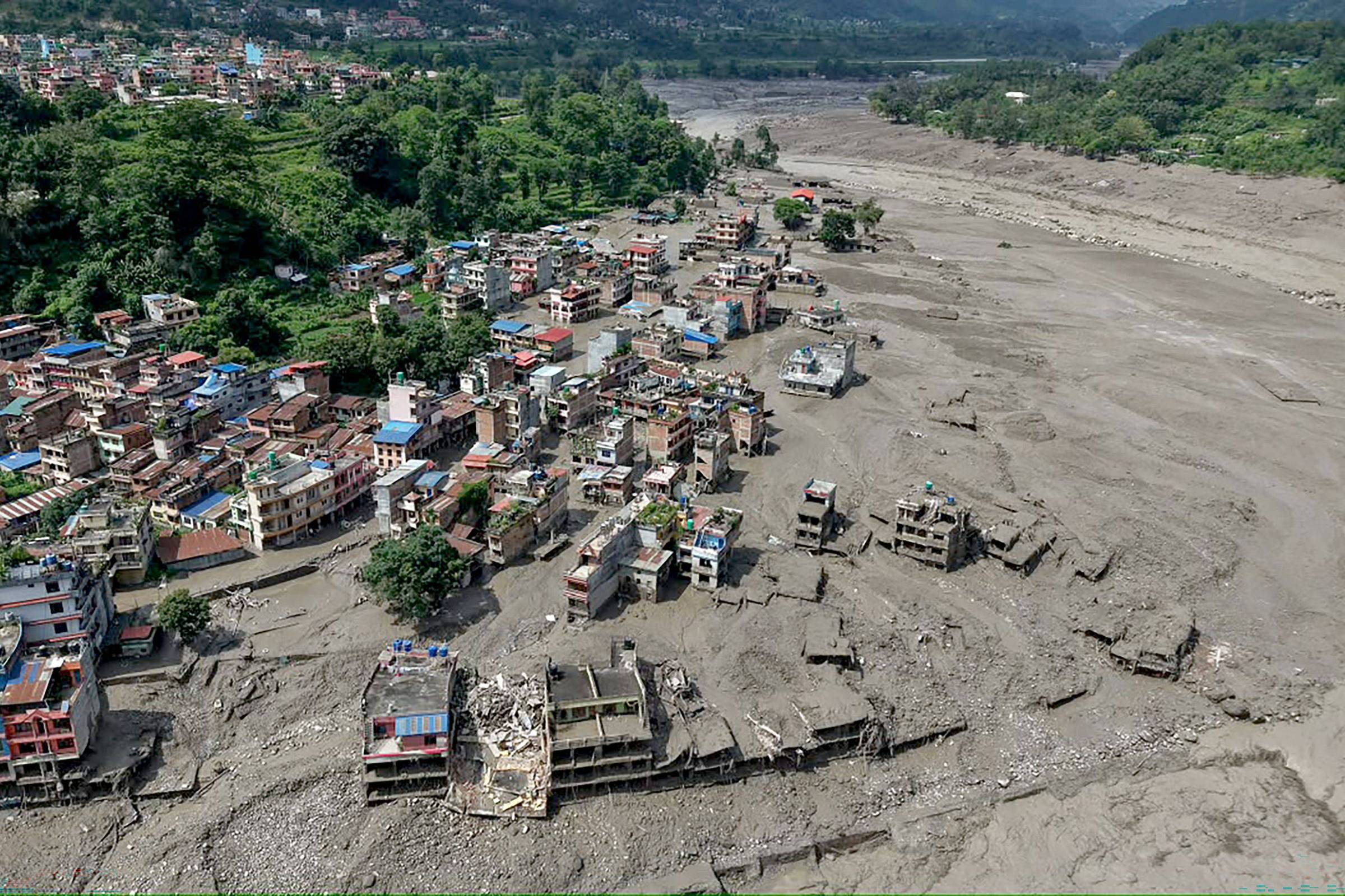 Inundações no Nepal matam ao menos 9, e há quase 400 desaparecidos