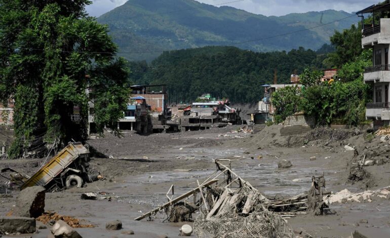 ‘fui-salvo-por-uma-arvore’,-diz-sobrevivente-de-enchente-no-nepal