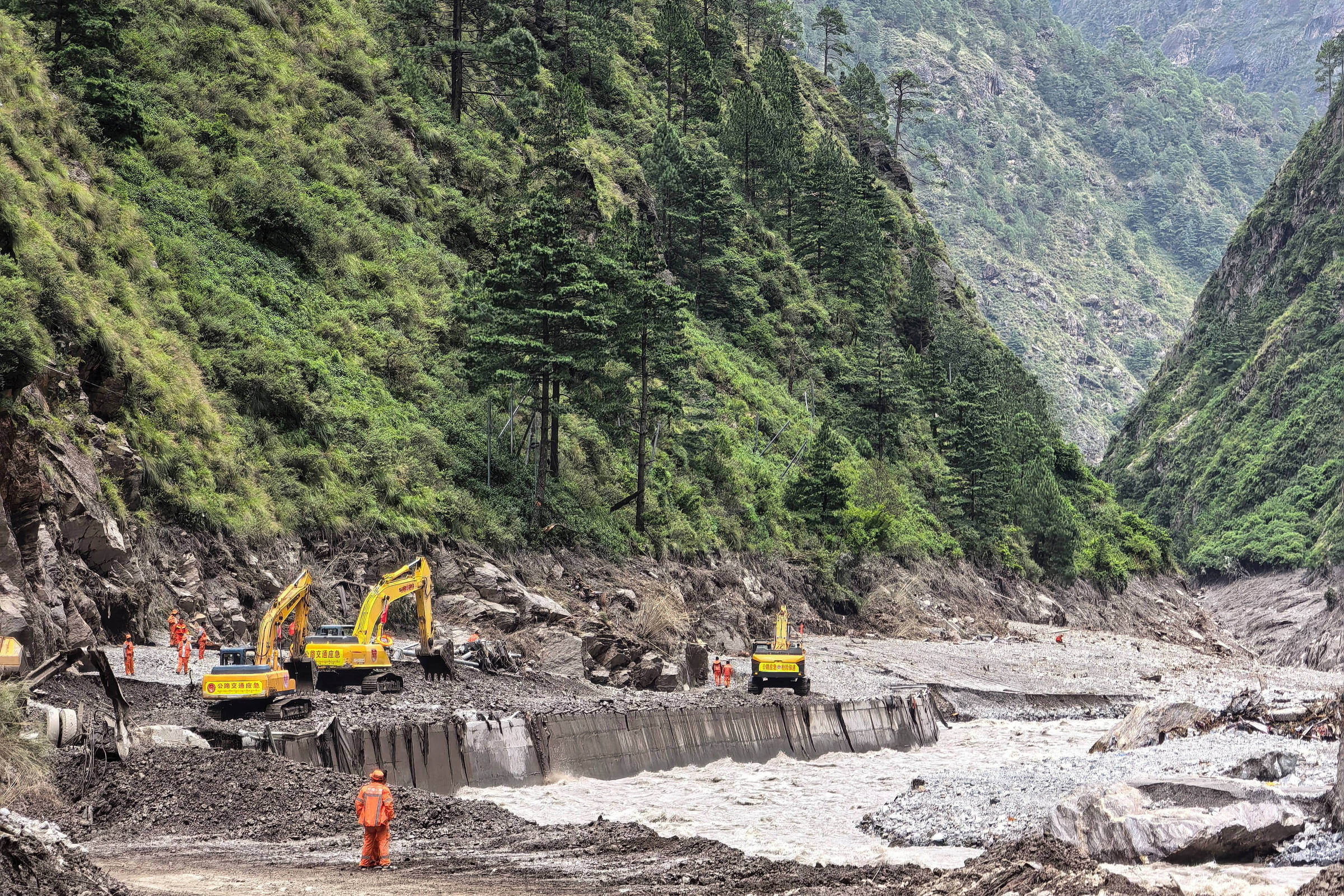 Nepal e Tibete estão sob risco de novas enchentes e rompimento de lago