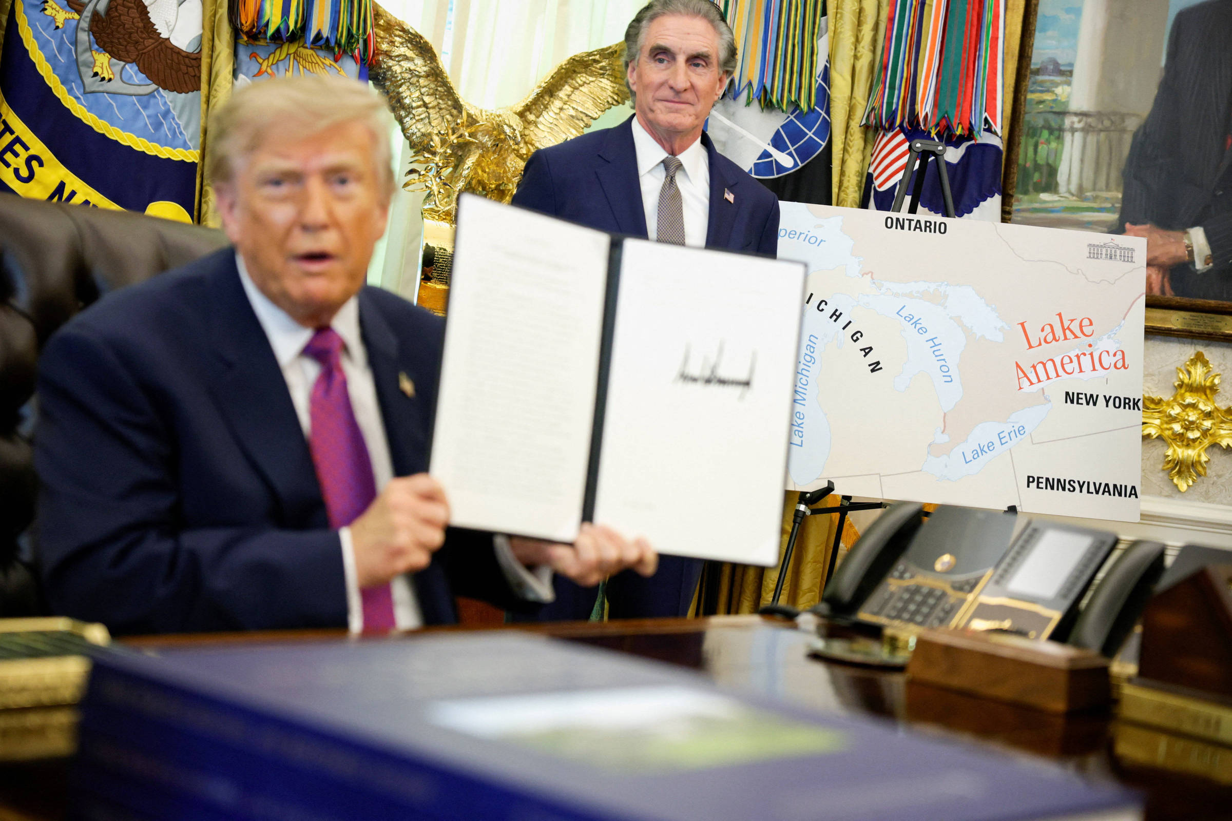 Trump assina decreto que renomeia lago Ontário como lago América e irrita Canadá