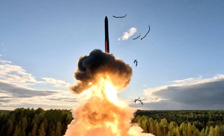 putin-testa-missil-nuclear-em-meio-a-crise-com-a-otan;-assista