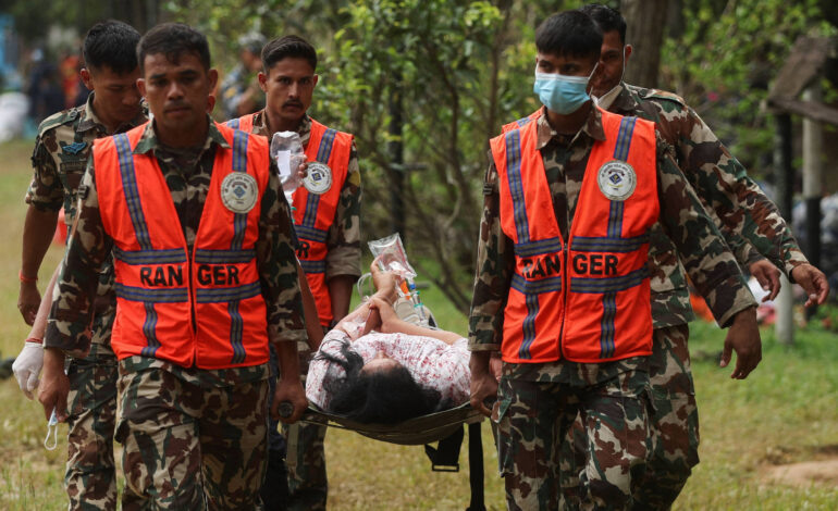 Mortes no Nepal e China sobem para 919; 4.793 estão desaparecidos
