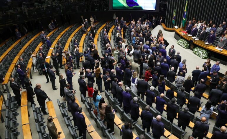 camara-deve-decidir-sobre-“taxa-das-blusinhas”-nesta-segunda