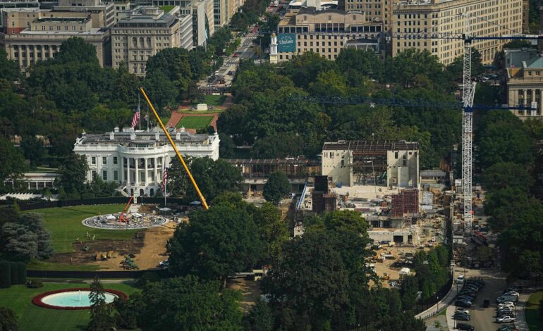 Suprema Corte libera construção de salão de festas de Trump na Casa Branca